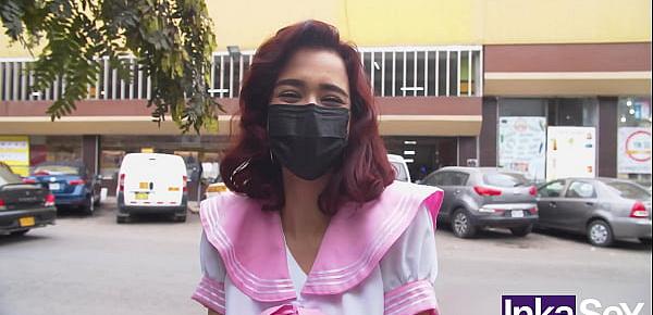 trendsDe esta manera engañas a una TIMIDA OTAKU VENEZOLANA a pasar una entrevista laboral por las calles de Lima.